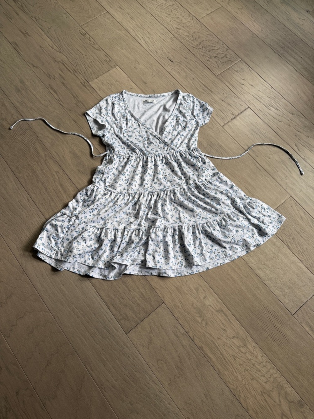 Hollister Blue and White Floral V-Neck Top